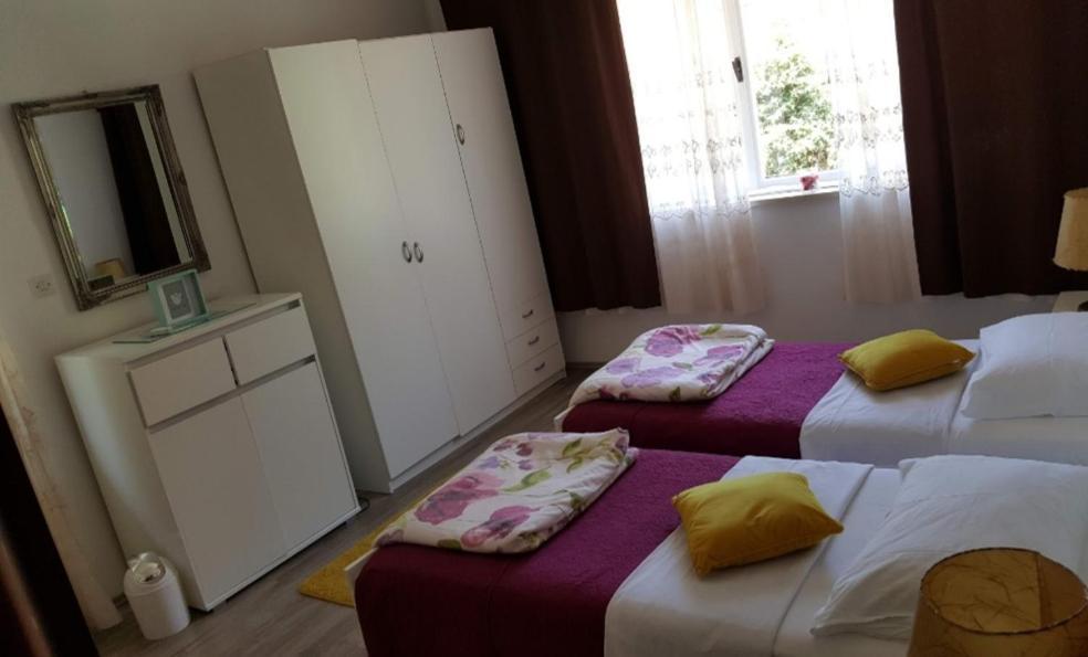 Barko And Apartamento Hvar Town