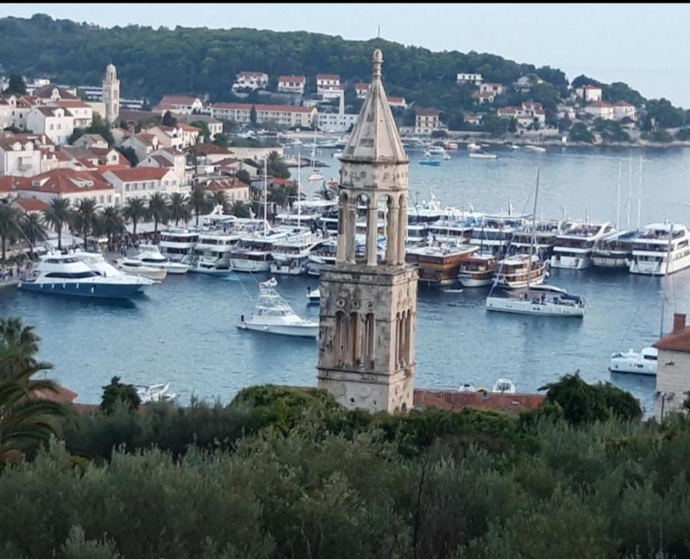 Barko And Apartamento Hvar Town